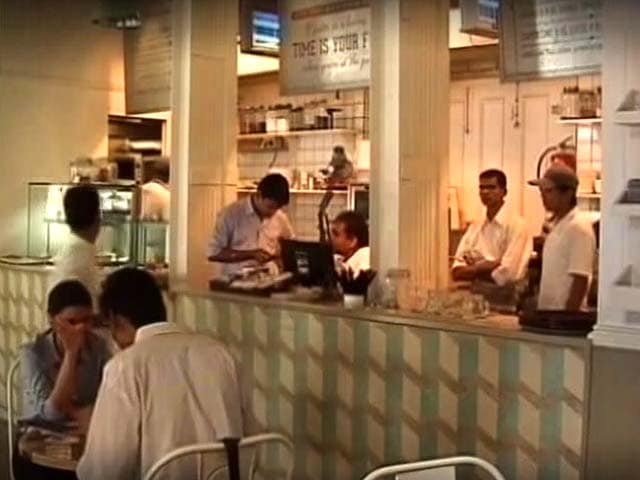 Video : Bad Service? You No Longer Have To Pay Service Charge At Restaurants