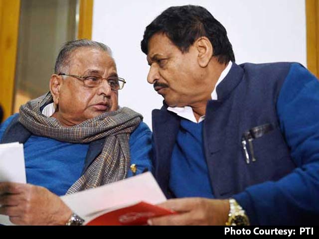 2-Hour Meet For Akhilesh-Mulayam Floats Hope But No Truce (Yet)