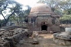 दिल्ली में झरोखा गुंबद के नीचे मिलीं ऐतिहासिक इमारतें... दिल्ली में झरोखा गुंबद के नीचे मिलीं ऐतिहासिक इमारतें...