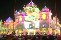 पटना में प्रकाश पर्व की रौनक, राजनीतिक दलों के होर्डिंग्स से पटा शहर पटना में प्रकाश पर्व की रौनक, राजनीतिक दलों के होर्डिंग्स से पटा शहर