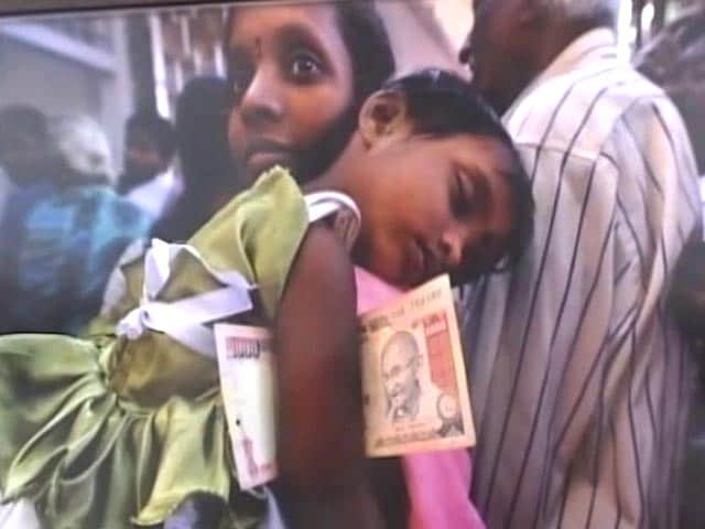 Video : In Bengaluru, A Photojournalist Captures People After Notes Ban
