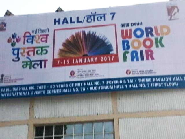 विश्व पुस्तक मेले को कैशलेस बनाने की है कोशिश, लेकिन प्रकाशकों को नहीं मिल रही स्वाइप मशीनें विश्व पुस्तक मेले को कैशलेस बनाने की है कोशिश, लेकिन प्रकाशकों को नहीं मिल रही स्वाइप मशीनें