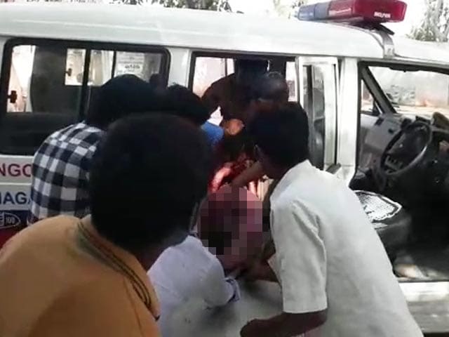 Video : Throat Slit, 20-Year-Old Left Bleeding On Road In Telangana