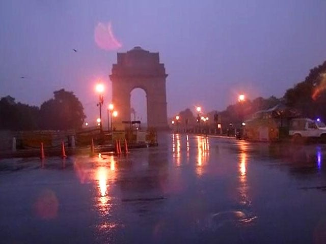 Videos : दिल्ली में मौसम ने बदली करवट, तड़के हुई बारिश से सर्दी बढ़ी