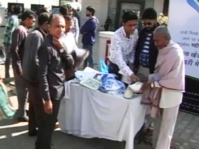 जरूरतमंदों की मदद के लिए भोपाल में युवाओं की अनूठी पहल