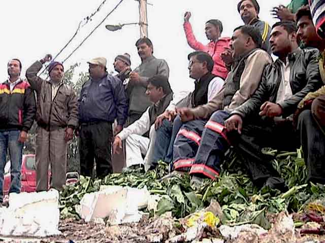 पूर्वी दिल्ली नगर निगम के सफाई कर्मचारियों की हड़ताल का 5वां दिन