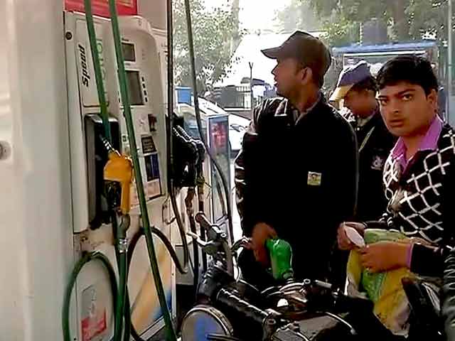 इंडिया 8 बजे : कार्ड से पेट्रोल-डीजल बेचने पर डीलरों को राहत