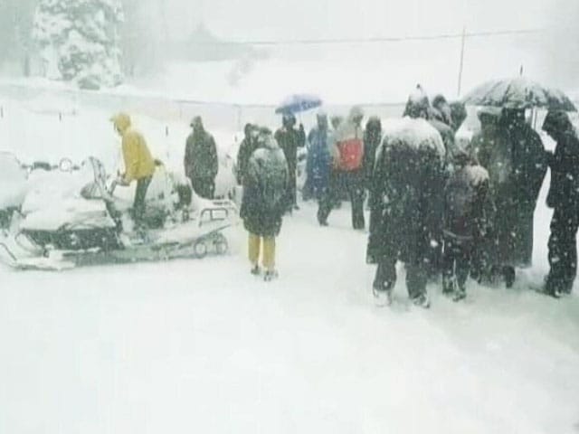 Video : Cold Wave Whitewashes Kashmir, Himachal With Welcome Snowfall