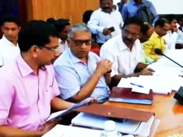Video : Kerala IAS Officers Call Off Protest After Tough Words From Pinarayi Vijayan