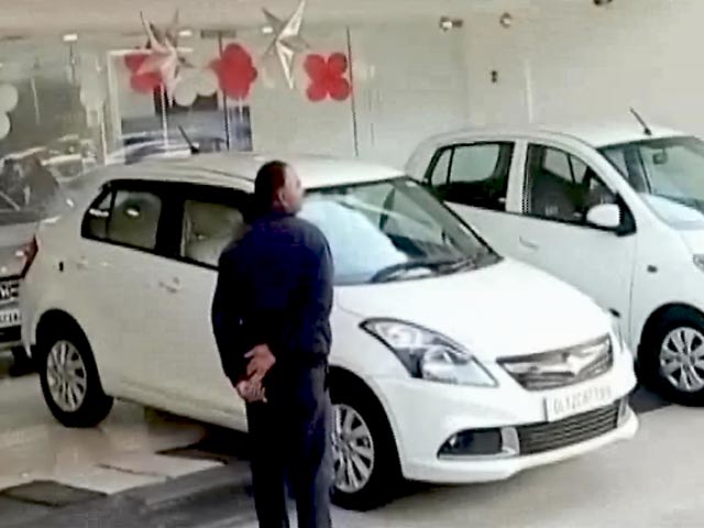 नोटबंदी की मार : कार ही नहीं स्कूटर-मोटरसाइकिलों की बिक्री भी घटी