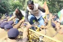 कटनी : हवाला कारोबार का पर्दाफाश करने वाले एसपी के तबादले के खिलाफ सड़कों पर उतरे लोग कटनी : हवाला कारोबार का पर्दाफाश करने वाले एसपी के तबादले के खिलाफ सड़कों पर उतरे लोग