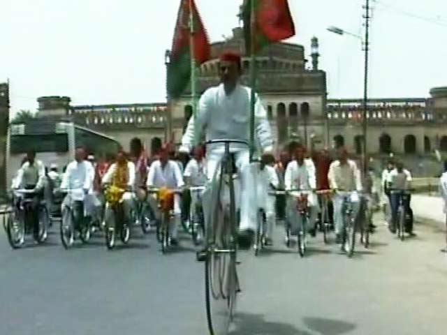 Videos : यूपी का महाभारत : समाजवादी पार्टी में कौन करेगा 'साइकिल की सवारी'?