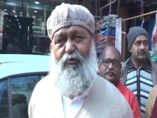 Videos : बापू पर अनिल विज के बिगड़े बोल, कड़ी निंदा के बाद वापस लिया बयान