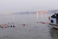 पटना में गंगा नदी में नौका डूबी, 24 लोगों की मौत पटना में गंगा नदी में नौका डूबी, 24 लोगों की मौत