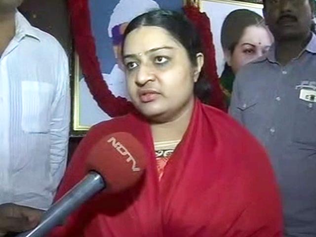 Video : Jayalalithaa's Niece, Her Lookalike, Announces Political Debut