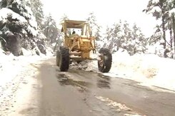 Efforts On To Clear Jammu-Srinagar Highway, Blocked By Heavy Snow Efforts On To Clear Jammu-Srinagar Highway, Blocked By Heavy Snow