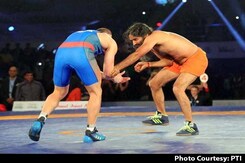 Ramdev Shows 'Dhaakad' Wrestling Skills In Bout With Olympic Medallist Ramdev Shows 'Dhaakad' Wrestling Skills In Bout With Olympic Medallist