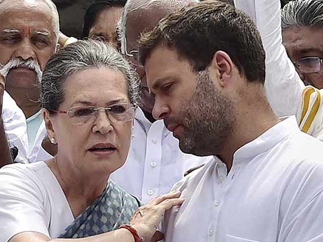 Sonia Gandhi Intervenes To Protect Turf With Akhilesh Yadav