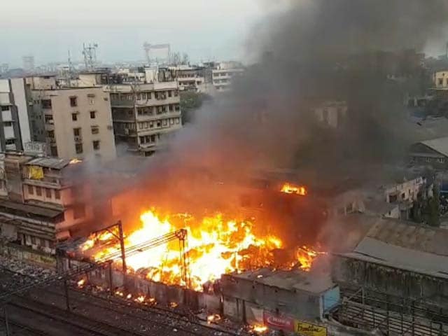Video : Huge Fire Breaks Out At South Mumbai Slum, 6 Injured