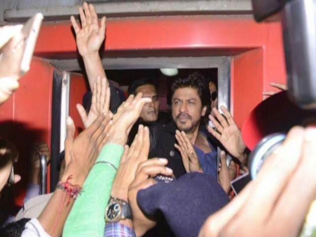 Mumbai To Delhi By Train With SRK: A Timeline