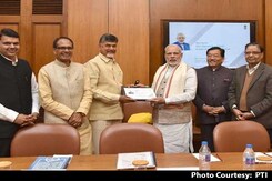 Chief Ministers' Panel Suggest Tax On Cash Withdrawals Of Over Rs 50,000 To Centre Chief Ministers' Panel Suggest Tax On Cash Withdrawals Of Over Rs 50,000 To Centre