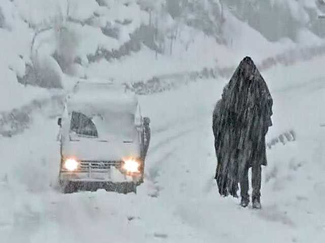 Videos : जम्मू-कश्मीर के गुरेज और सोनमर्ग में बर्फीले तूफान की मार