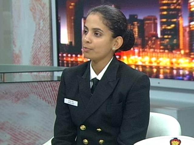 Video : Republic Day 2017: Lt Aparna Nair Leads Navy Contingent Of 144 Young Soldiers