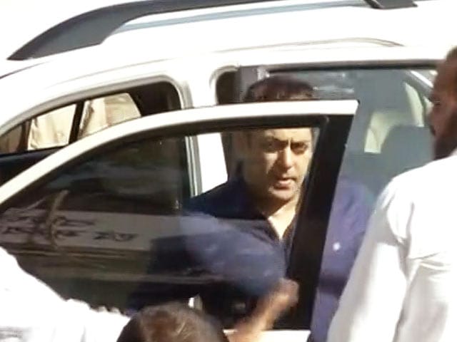 Videos : काला हिरण मामला : जोधपुर कोर्ट में पेश हुए सलमान खान