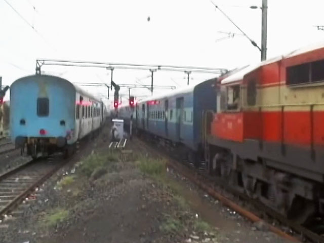 MoJo@7: मुंबई में पटरियों पर मिला 7 मीटर का लोहे का रॉड