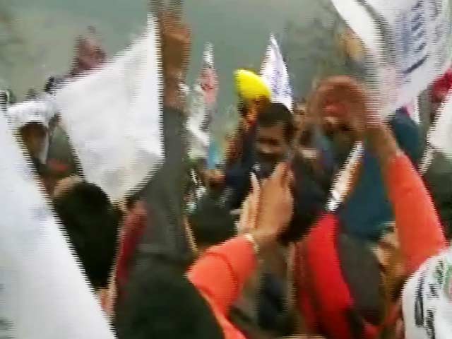 Videos : इंडिया 8 बजे : पंजाब में आम आदमी पार्टी ने खोला वादों का पिटारा