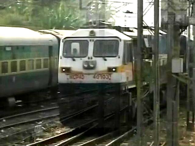 मुंबई : पटरी पर किसने रखे थे लोहे के रॉड?