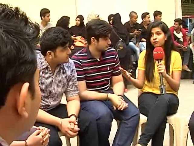 Selfie Addiction: Linked To Narcissism?