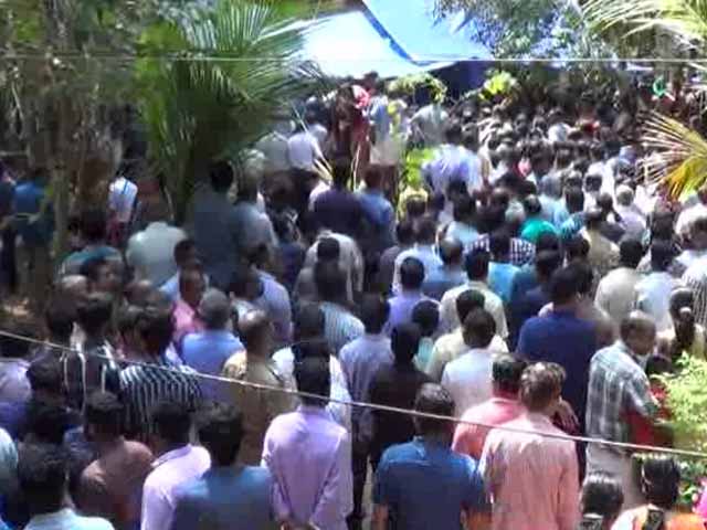 Video : Pune Infosys Employee Murder: Hundreds Gather In Kerala's Kozhikode For Burial