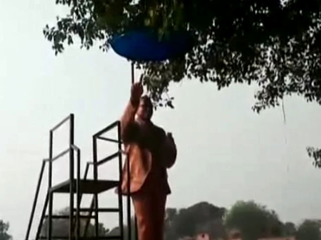 पीएम मोदी के गोद लिए गांव के लोगों की क्या है बजट से उम्मीद?