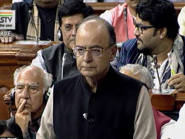 बजट 2017 : 5 लाख तक की आमदनी पर 10 के बजाय 5% टैक्स