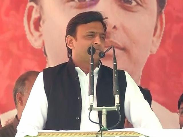 उन्नाव : अखिलेश की रैली, कहा - साइकल बच गई, सरकार भी बनेगी
