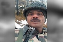 खराब खाने का मुद्दा उठाने वाला BSF कॉन्स्टेबल तेज़ बहादुर भूख हड़ताल पर खराब खाने का मुद्दा उठाने वाला BSF कॉन्स्टेबल तेज़ बहादुर भूख हड़ताल पर