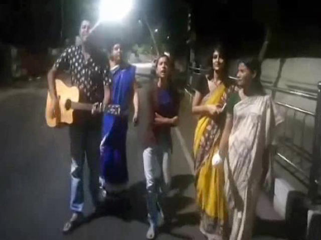 'Kodaikanal Won't' Rapper Sofia Ashraf's Song Protesting Sasikala Is Viral