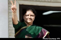 Sasikala, Chief Minister To Be Or Not To Be? Governor Consults Legal Experts Sasikala, Chief Minister To Be Or Not To Be? Governor Consults Legal Experts