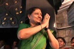 As Sasikala Guards Flock, 'Call Your Lawmaker' Campaign Fights Her Online As Sasikala Guards Flock, 'Call Your Lawmaker' Campaign Fights Her Online