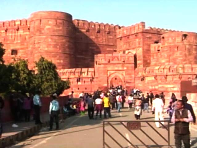 Video : UP Elections 2017: This Year Notes Ban A Big Poll Issue In Agra As Tourism Takes A Hit