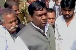 यूपी के सपा विधायक पर हत्या का आरोप यूपी के सपा विधायक पर हत्या का आरोप