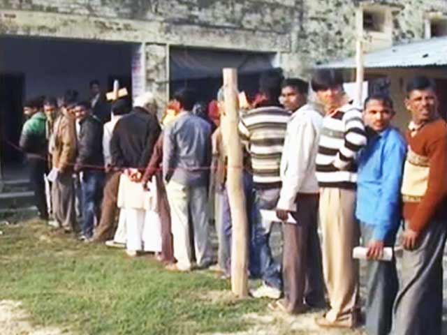 UP Elections 2017: दूसरे चरण में पीलीभीत में लोगों ने किया मतदान