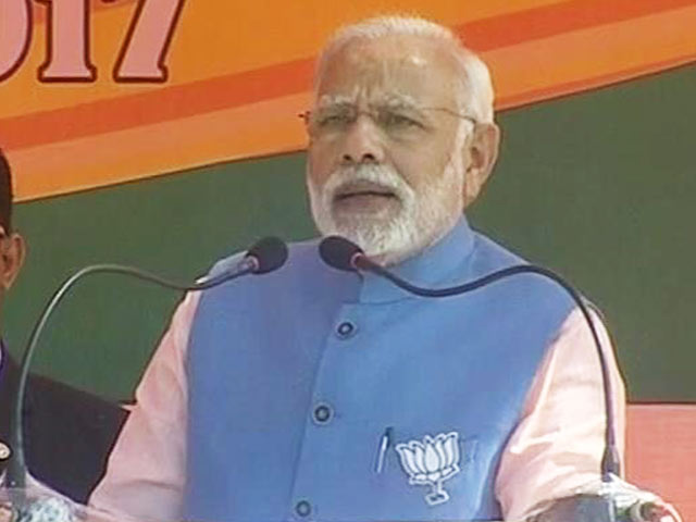 पीएम मोदी ने कन्नौज में इसरो के वैज्ञानिकों को दी ऐसे बधाई