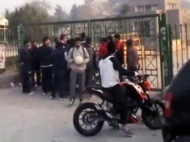 Video : MoJo@7: दिल्ली के पार्क में मिली दो युवकों की लाश