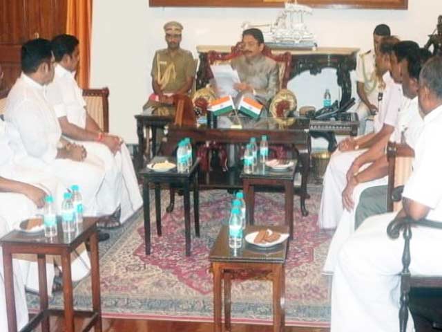 तमिलनाडु में सीएम की शपथ को लेकर राज्यपाल पर निगाहें