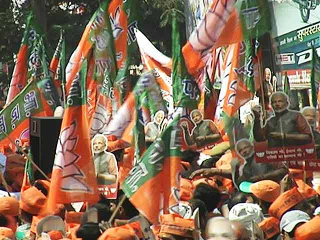 लखनऊ से ग्राउंड रिपोर्ट : लोग चाहते हैं विकास