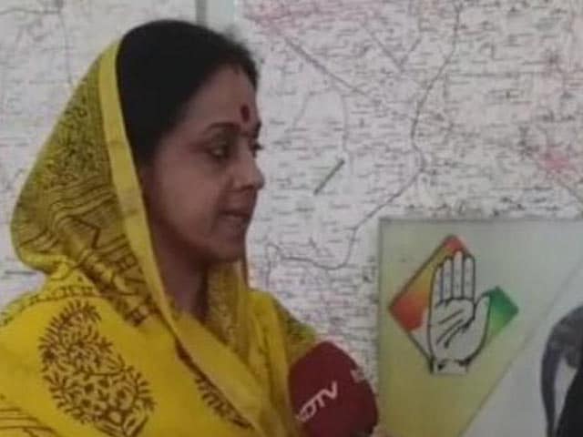 Videos : महादागी हैं सपा के अमेठी प्रत्याशी : कांग्रेस उम्मीदवार अमिता सिंह