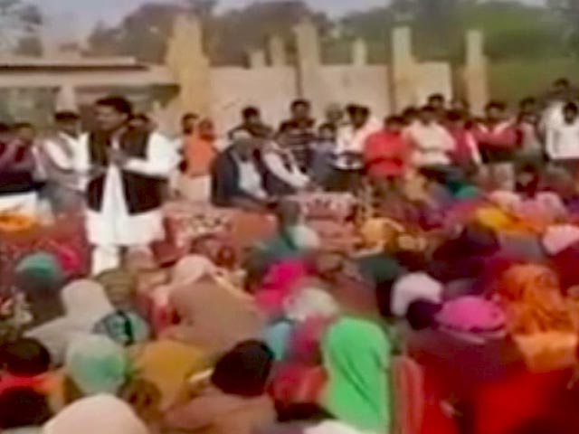 वीडियो में वोटरों को धमकाते दिखे सपा उम्मीदवार राकेश सिंह