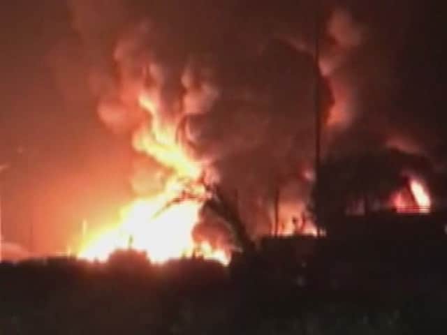 Videos : गुजरात के अंकलेश्वर में लगी आग, नेशनल हाइवे का यातायात प्रभावित